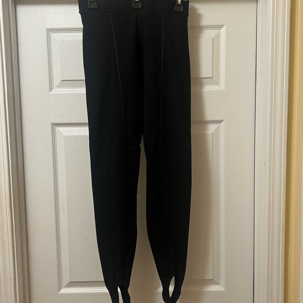 Lysse Black Stirrup Leggings with Front Seam